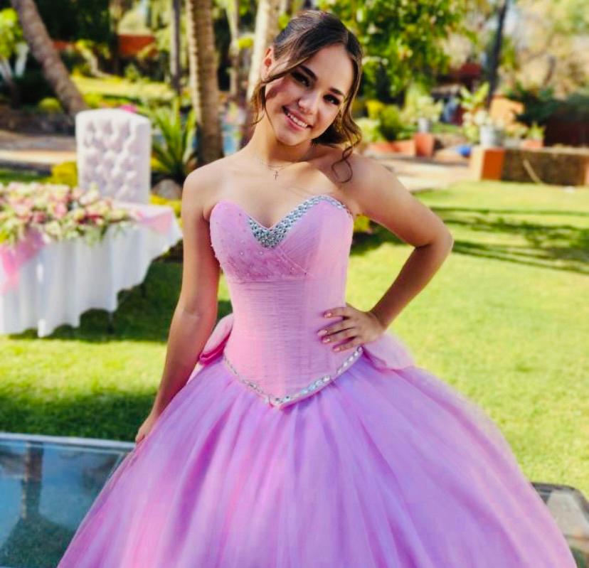 Celebración de XV años en el jardín